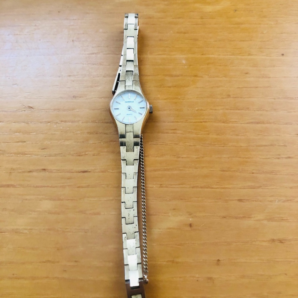 Classic Gold-Tone Ladies Bracelet Watch